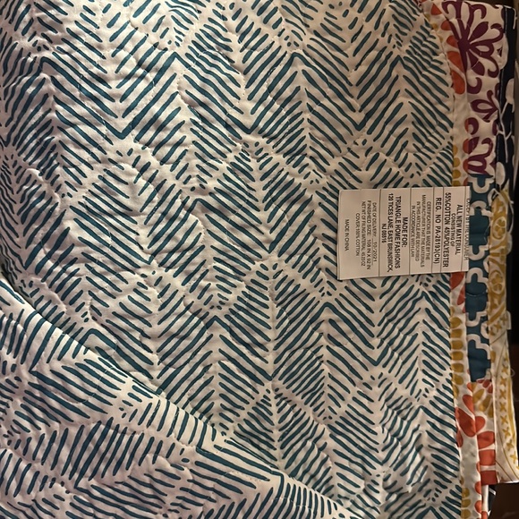 Triangle Home - Anneka Quilt Set - Picture 3 of 3